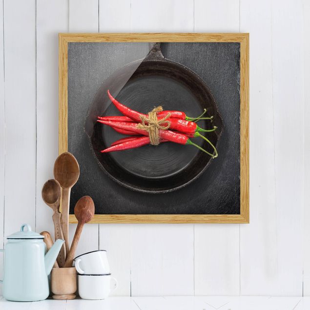 Kök dekoration Bundle Of Red Chillies In Frying Pan On Slate