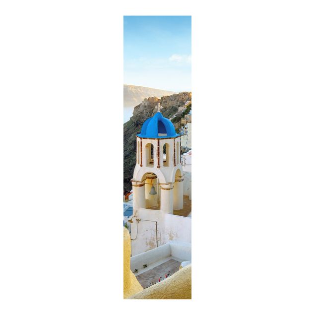 Panelgardiner arkitektur och skyline Santorini