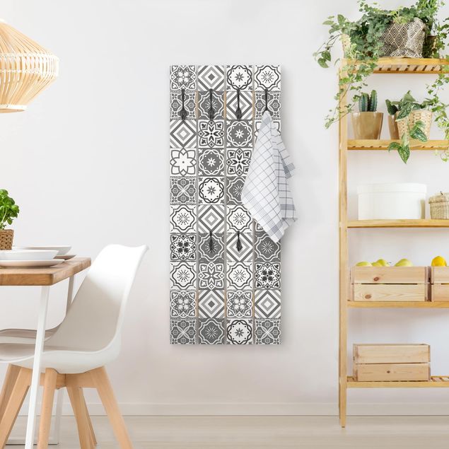 Klädhängare vägg trälook Mediterranean Tile Pattern Grayscale